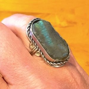 Natural Raw Labradorite ring 🔮🦋